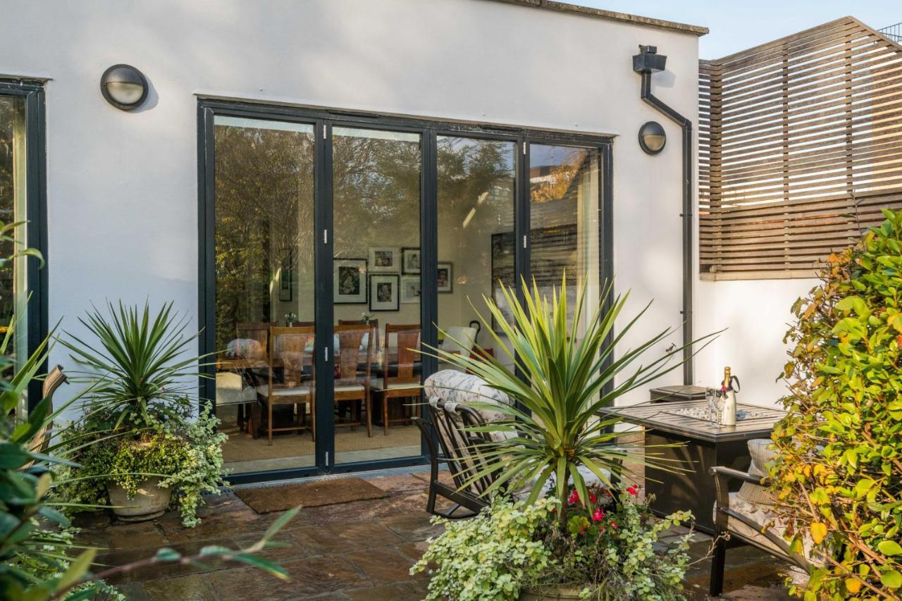 Breathtaking Putney Home With Gorgeous Garden Ричмонд Экстерьер фото